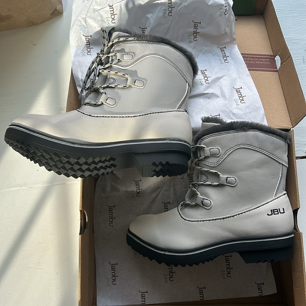 creme color snow boots size 8. JBU by Jambu & Co